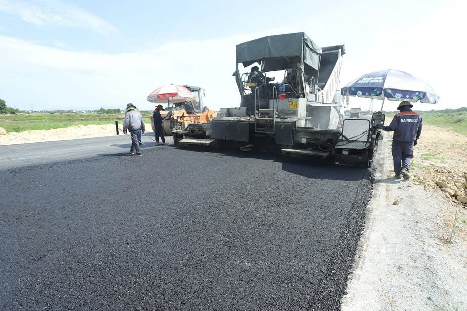 Siết chặt quản lý chất lượng, an toàn trong thi công dự án giao thông tại địa phương
- Ảnh 1. Siết chặt quản lý chất lượng, an toàn trong thi công dự án giao thông tại địa phương
- Ảnh 1.