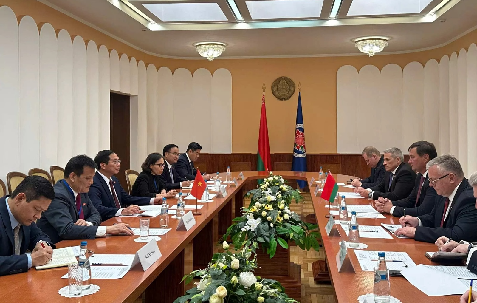 Phó Thủ tướng, Bộ trưởng Ngoại giao Bùi Thanh Sơn hội kiến Bộ trưởng Ngoại giao Belarus- Ảnh 1. Phó Thủ tướng, Bộ trưởng Ngoại giao Bùi Thanh Sơn hội kiến Bộ trưởng Ngoại giao Belarus- Ảnh 1.
