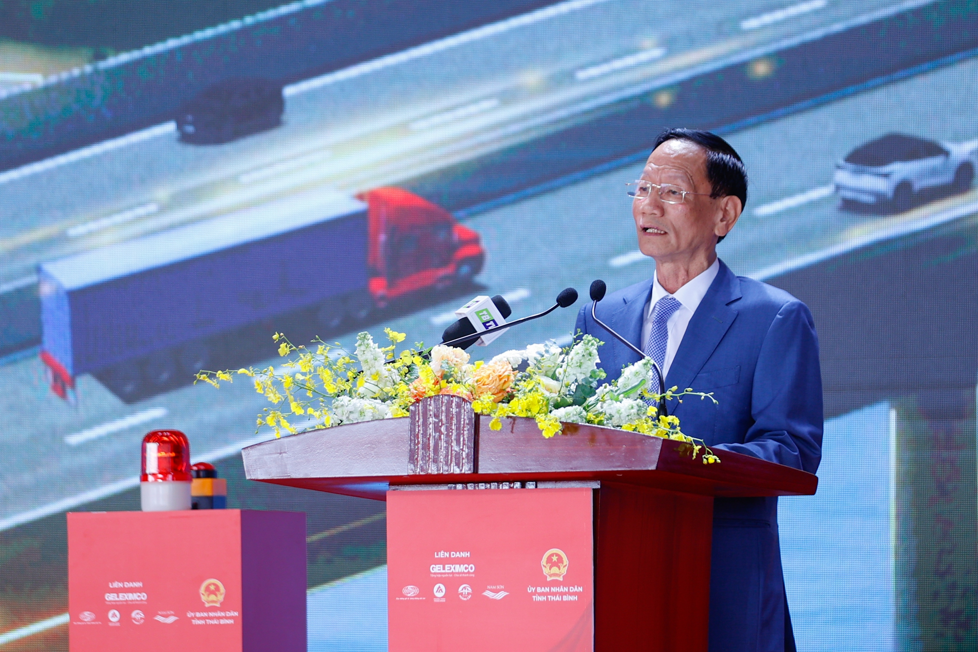 Thủ tướng dự lễ khởi công tuyến cao tốc huyết mạch qua Thái Bình, Nam Định- Ảnh 5. Thủ tướng dự lễ khởi công tuyến cao tốc huyết mạch qua Thái Bình, Nam Định- Ảnh 5.