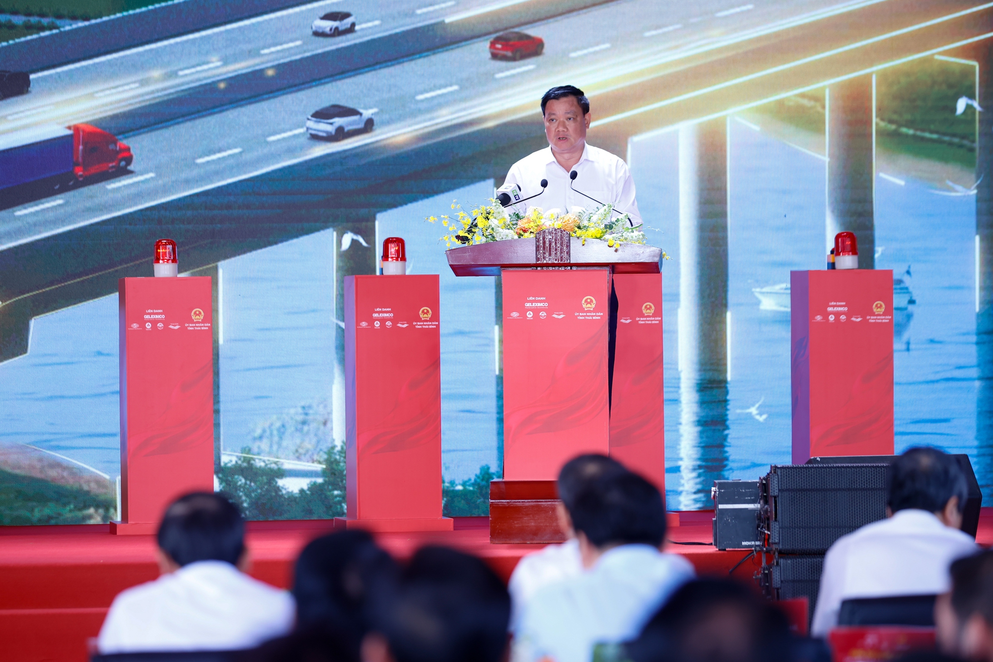 Thủ tướng dự lễ khởi công tuyến cao tốc huyết mạch qua Thái Bình, Nam Định- Ảnh 4. Thủ tướng dự lễ khởi công tuyến cao tốc huyết mạch qua Thái Bình, Nam Định- Ảnh 4.