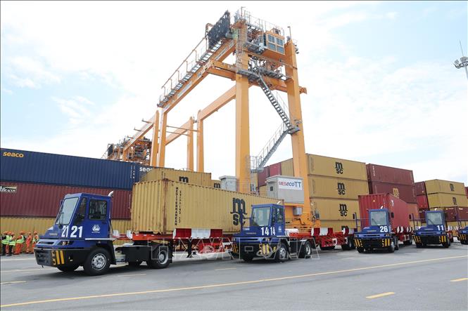 Chủ tịch nước Lương Cường dự khánh thành Bến cảng container quốc tế số 3 và 4 tại Hải Phòng- Ảnh 7. Chủ tịch nước Lương Cường dự khánh thành Bến cảng container quốc tế số 3 và 4 tại Hải Phòng- Ảnh 7.
