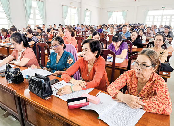 Cần Thơ phát động phong trào 'Bình dân học vụ số'- Ảnh 1. Cần Thơ phát động phong trào 'Bình dân học vụ số'- Ảnh 1.