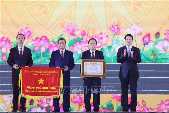 Chủ tịch nước Lương Cường: Hải Phòng có cơ hội to lớn sánh vai với các thành phố tiêu biểu ở châu Á- Ảnh 3. Chủ tịch nước Lương Cường: Hải Phòng có cơ hội to lớn sánh vai với các thành phố tiêu biểu ở châu Á- Ảnh 3.