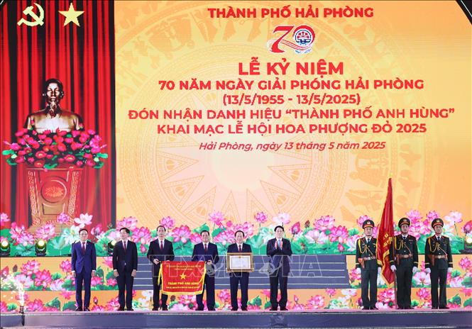 Chủ tịch nước Lương Cường: Hải Phòng có cơ hội to lớn sánh vai với các thành phố tiêu biểu ở châu Á- Ảnh 4. Chủ tịch nước Lương Cường: Hải Phòng có cơ hội to lớn sánh vai với các thành phố tiêu biểu ở châu Á- Ảnh 4.
