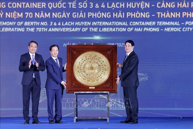 Chủ tịch nước Lương Cường dự khánh thành Bến cảng container quốc tế số 3 và 4 tại Hải Phòng- Ảnh 6. Chủ tịch nước Lương Cường dự khánh thành Bến cảng container quốc tế số 3 và 4 tại Hải Phòng- Ảnh 6.