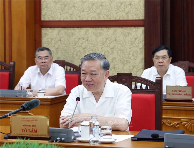 Tổng Bí thư Tô Lâm: Đa dạng hóa hình thức để nhân dân góp ý sửa đổi, bổ sung một số điều của Hiến pháp 2013- Ảnh 2. Tổng Bí thư Tô Lâm: Đa dạng hóa hình thức để nhân dân góp ý sửa đổi, bổ sung một số điều của Hiến pháp 2013- Ảnh 2.