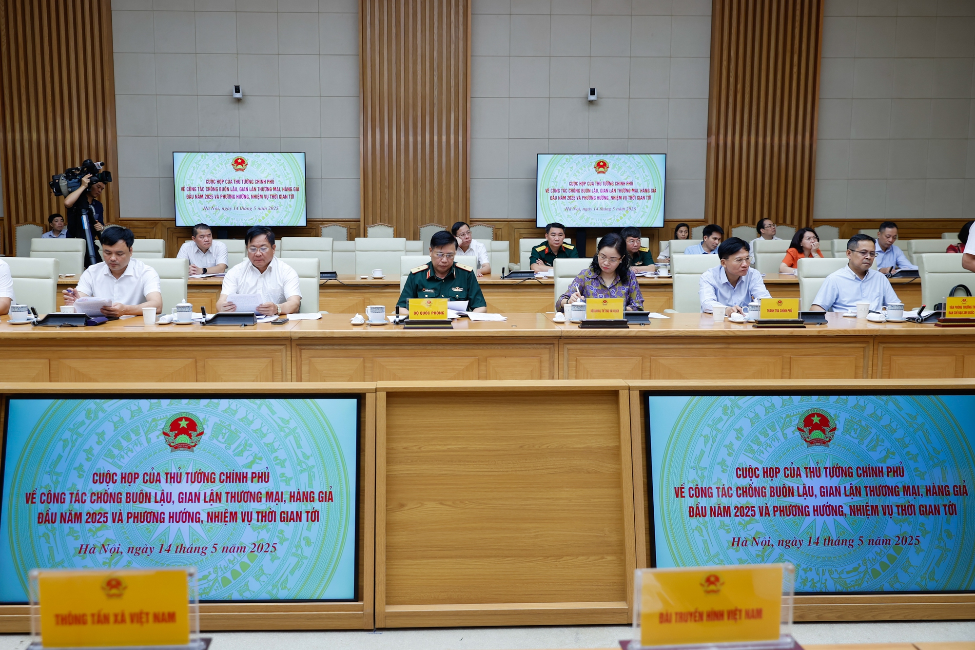 Thủ tướng: Lập tổ công tác đặc biệt, mở đợt cao điểm truy quét buôn lậu, hàng giả- Ảnh 6. Thủ tướng: Lập tổ công tác đặc biệt, mở đợt cao điểm truy quét buôn lậu, hàng giả- Ảnh 6.