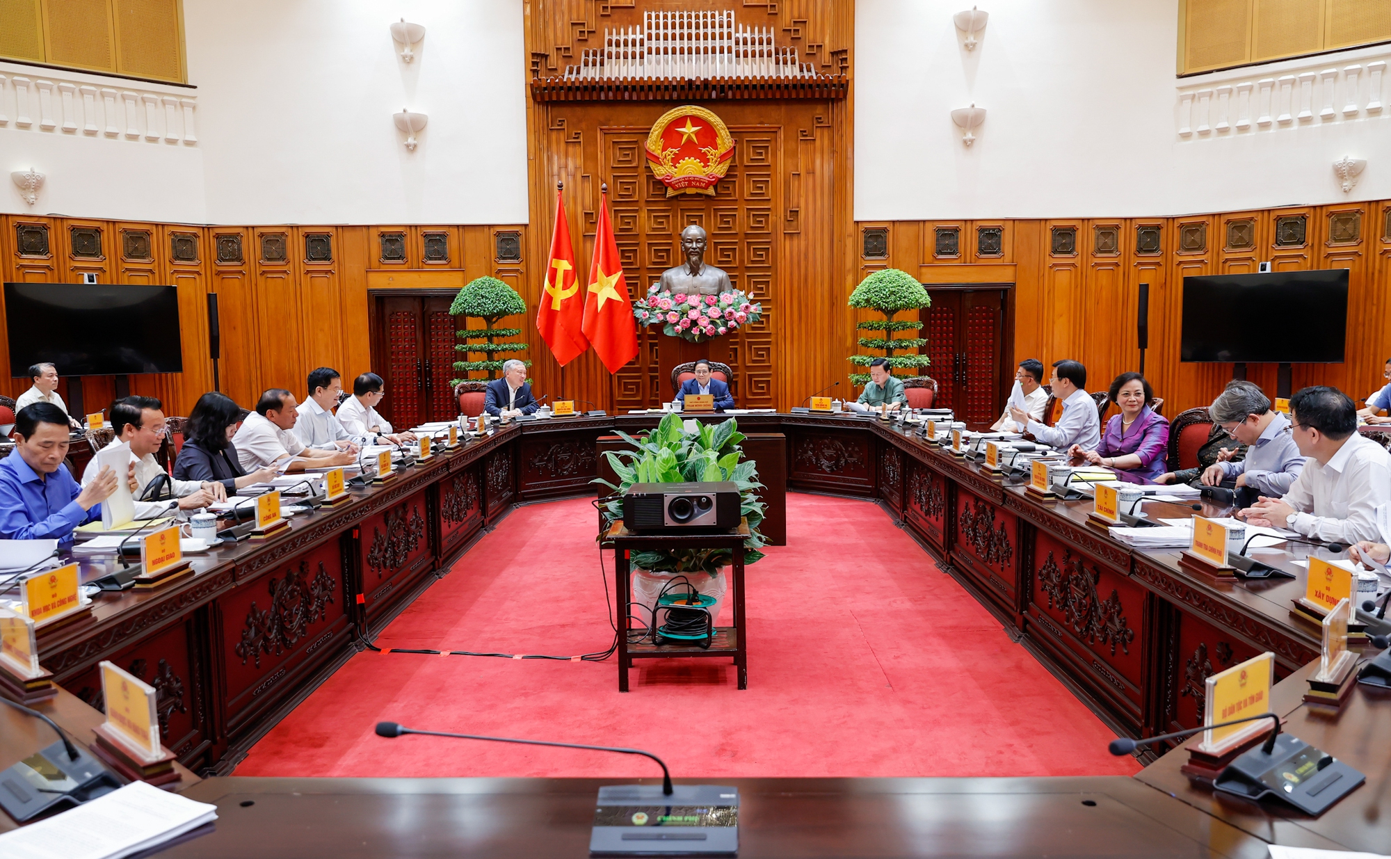 Thủ tướng: Các bộ cần rà soát, phân cấp, phân quyền hơn nữa cho địa phương- Ảnh 2. Thủ tướng: Các bộ cần rà soát, phân cấp, phân quyền hơn nữa cho địa phương- Ảnh 2.