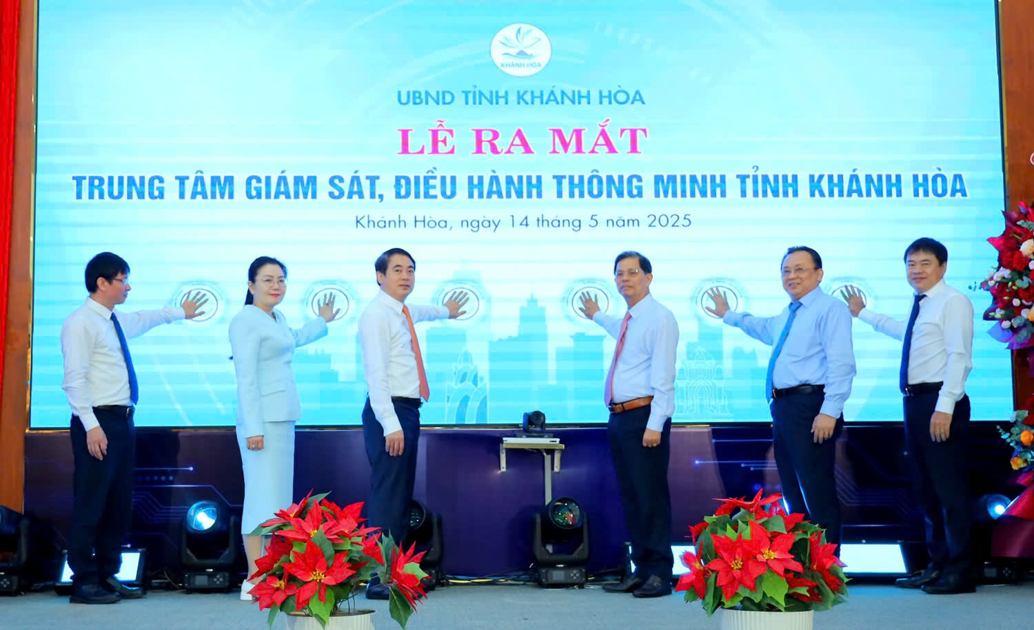 Khánh Hòa: Ra mắt 'bộ não số' phục vụ công tác chỉ đạo, điều hành- Ảnh 1. Khánh Hòa: Ra mắt 'bộ não số' phục vụ công tác chỉ đạo, điều hành- Ảnh 1.