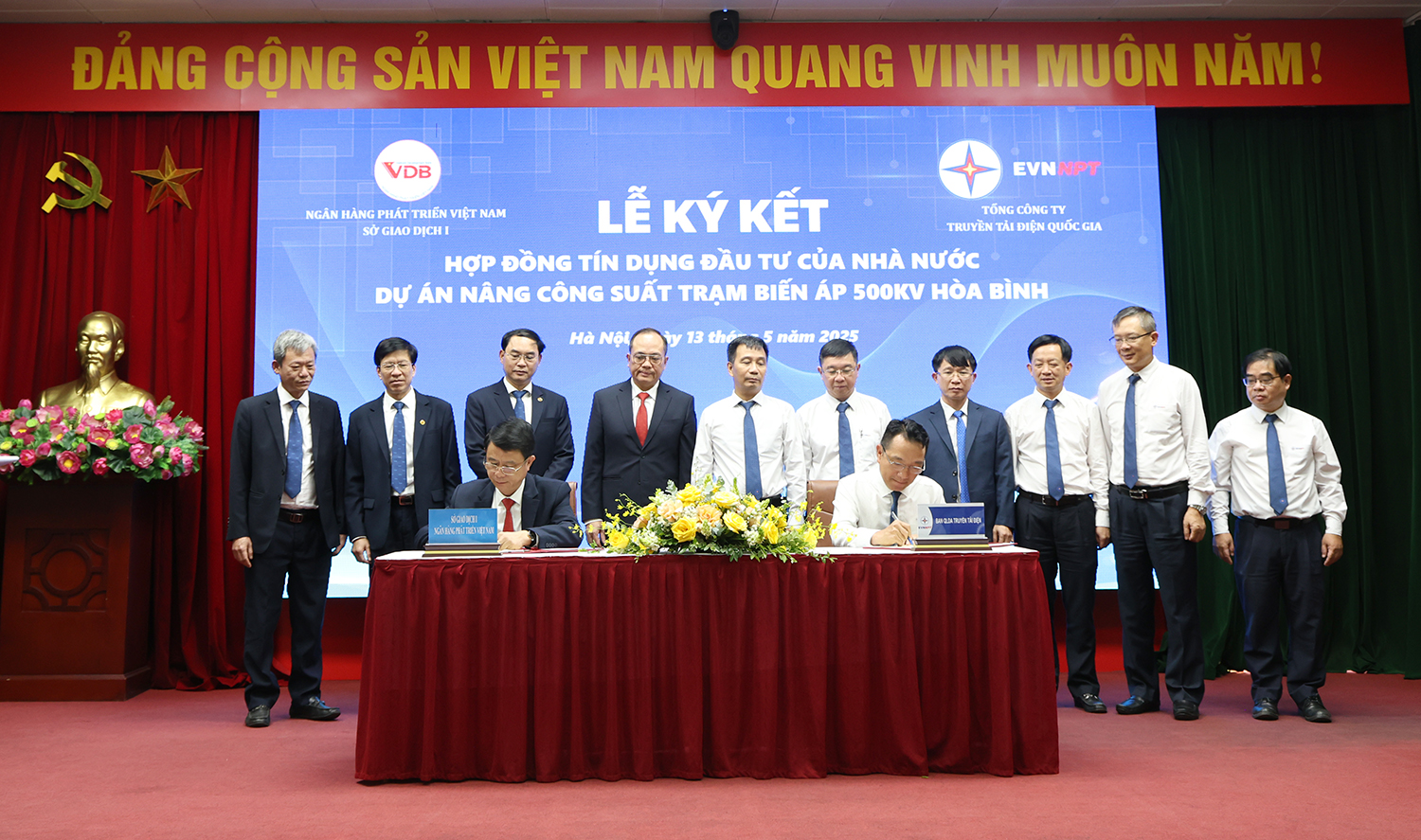 Ký hợp đồng tín dụng 524 tỷ đồng cho dự án Nâng công suất TBA 500kV Hòa Bình- Ảnh 1. Ký hợp đồng tín dụng 524 tỷ đồng cho dự án Nâng công suất TBA 500kV Hòa Bình- Ảnh 1.