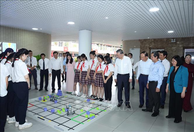 Tổng Bí thư Tô Lâm: Thúc đẩy đổi mới sáng tạo, chuyển đổi số trong trường học, không để học sinh nào bị bỏ lại phía sau- Ảnh 6. Tổng Bí thư Tô Lâm: Thúc đẩy đổi mới sáng tạo, chuyển đổi số trong trường học, không để học sinh nào bị bỏ lại phía sau- Ảnh 6.