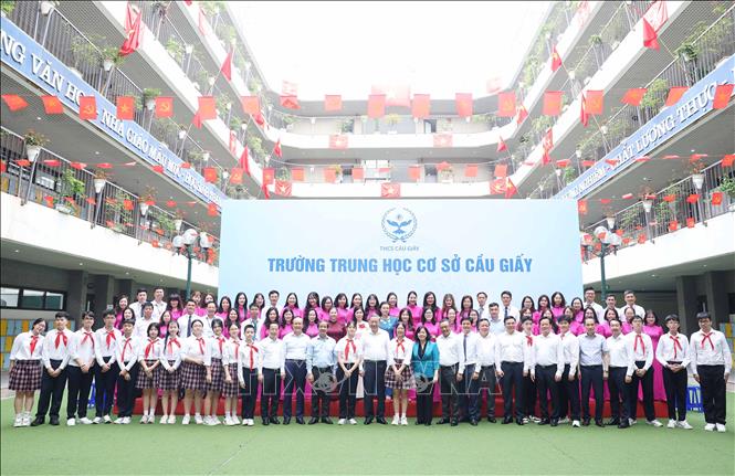 Tổng Bí thư Tô Lâm: Thúc đẩy đổi mới sáng tạo, chuyển đổi số trong trường học, không để học sinh nào bị bỏ lại phía sau- Ảnh 10. Tổng Bí thư Tô Lâm: Thúc đẩy đổi mới sáng tạo, chuyển đổi số trong trường học, không để học sinh nào bị bỏ lại phía sau- Ảnh 10.