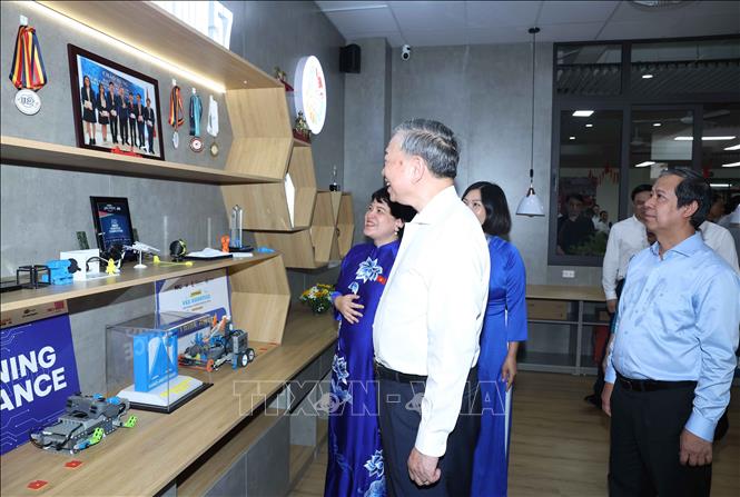 Tổng Bí thư Tô Lâm: Thúc đẩy đổi mới sáng tạo, chuyển đổi số trong trường học, không để học sinh nào bị bỏ lại phía sau- Ảnh 2. Tổng Bí thư Tô Lâm: Thúc đẩy đổi mới sáng tạo, chuyển đổi số trong trường học, không để học sinh nào bị bỏ lại phía sau- Ảnh 2.