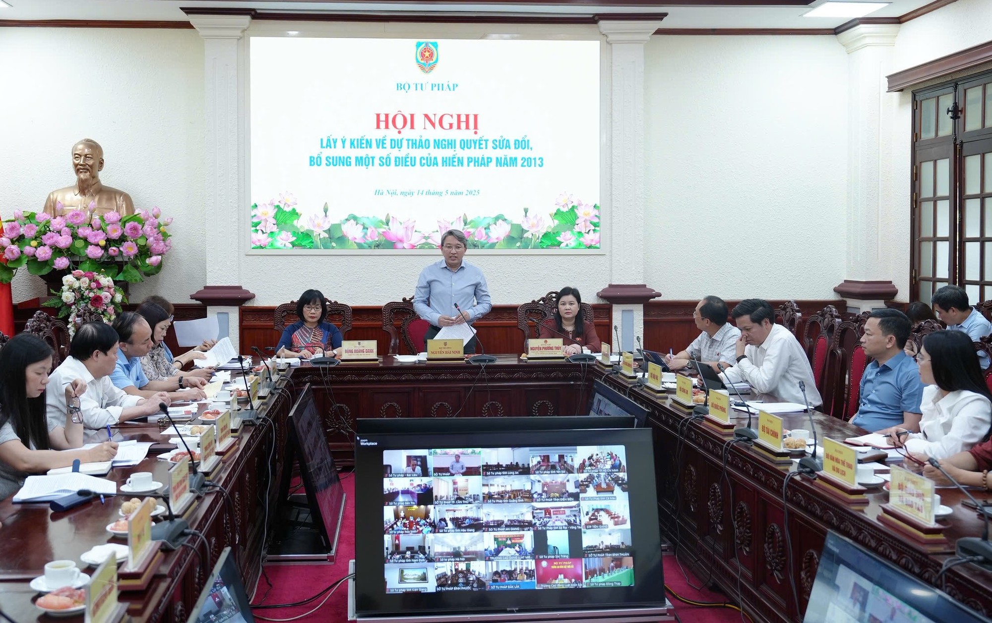 Bộ Tư pháp tổ chức hội nghị lấy ý kiến về sửa đổi, bổ sung Hiến pháp 2013- Ảnh 1. Bộ Tư pháp tổ chức hội nghị lấy ý kiến về sửa đổi, bổ sung Hiến pháp 2013- Ảnh 1.