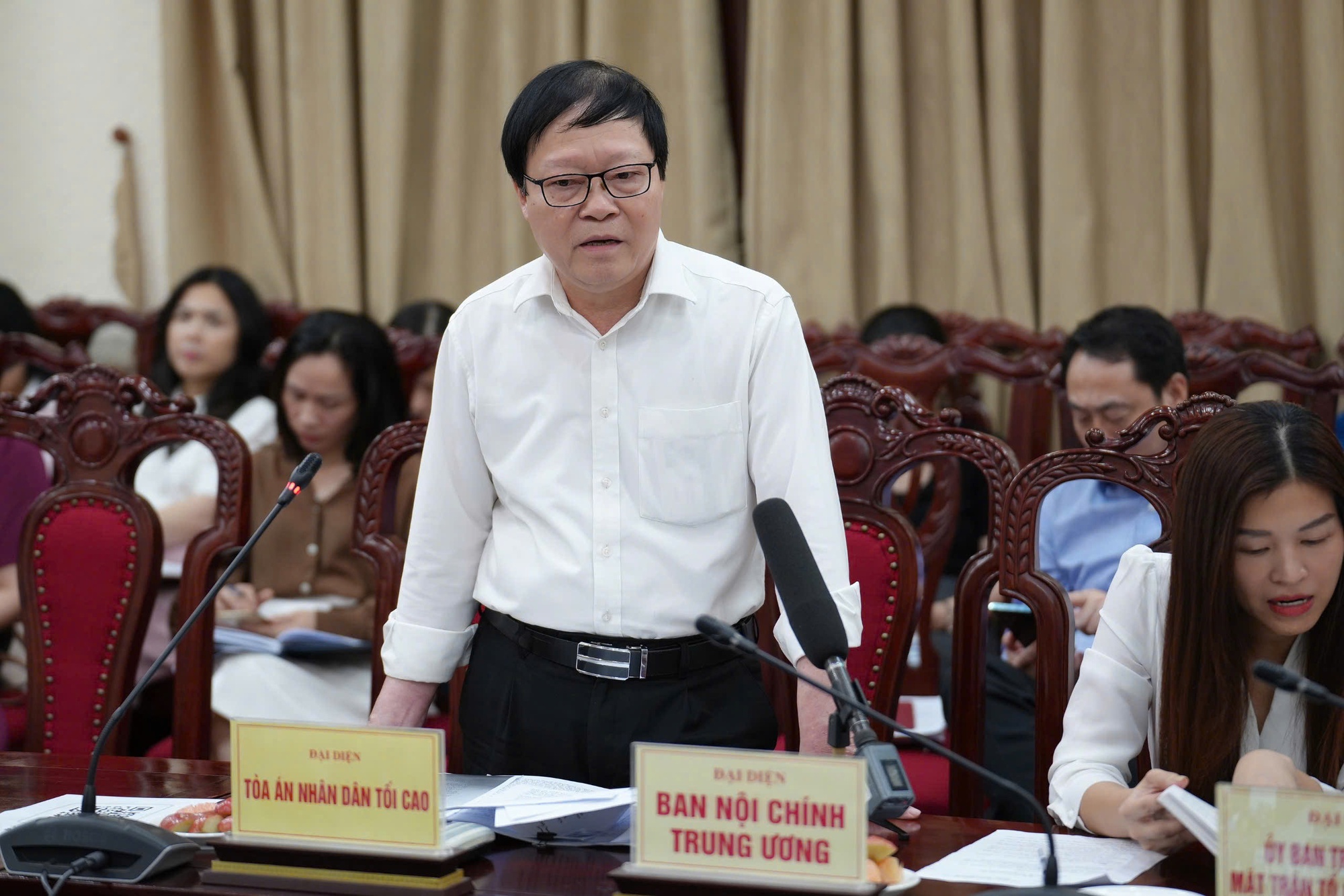 Bộ Tư pháp tổ chức hội nghị lấy ý kiến về sửa đổi, bổ sung Hiến pháp 2013- Ảnh 2. Bộ Tư pháp tổ chức hội nghị lấy ý kiến về sửa đổi, bổ sung Hiến pháp 2013- Ảnh 2.