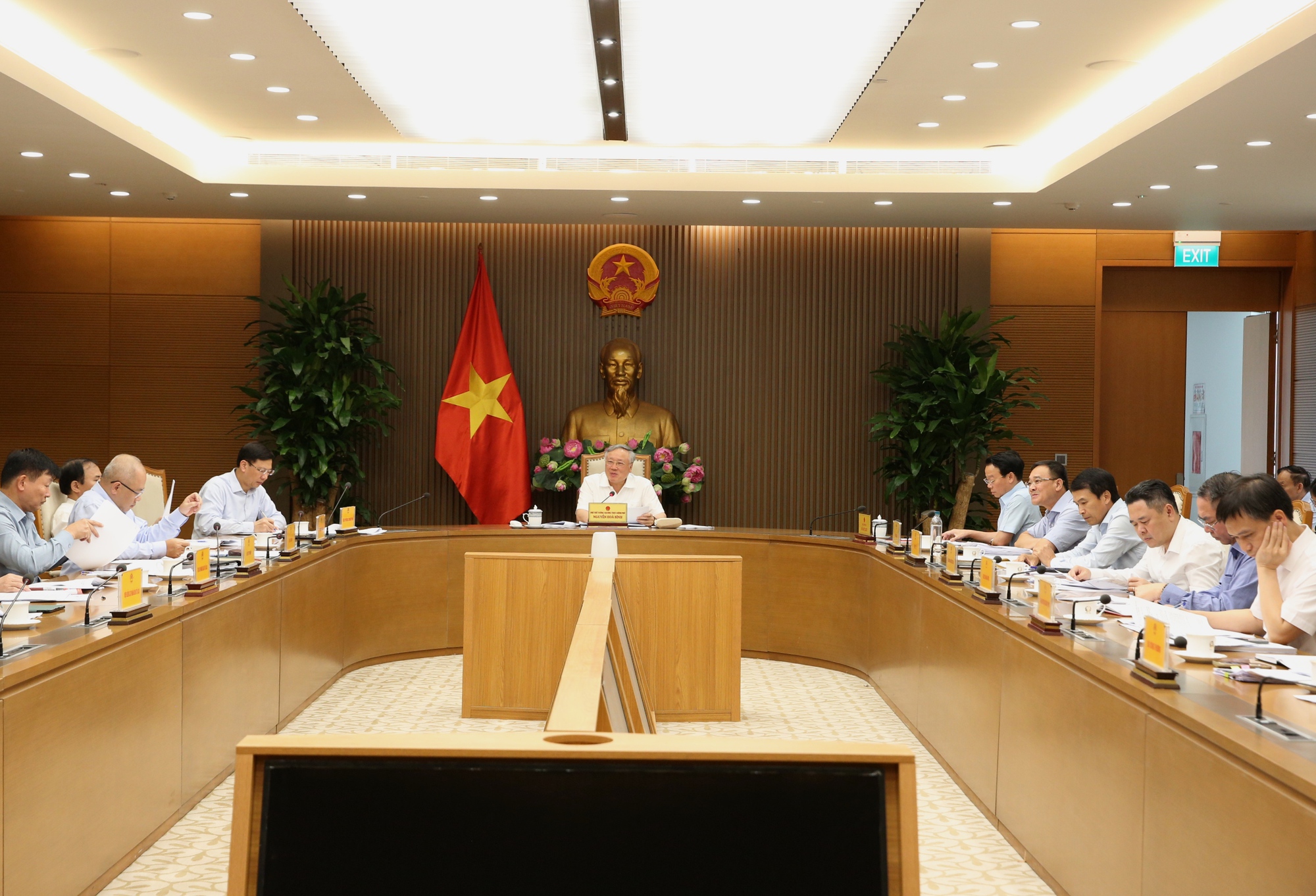 Phó Thủ tướng Thường trực Nguyễn Hòa Bình cho ý kiến về nguyên tắc, giải pháp tháo gỡ khó khăn cho các dự án- Ảnh 2. Phó Thủ tướng Thường trực Nguyễn Hòa Bình cho ý kiến về nguyên tắc, giải pháp tháo gỡ khó khăn cho các dự án- Ảnh 2.
