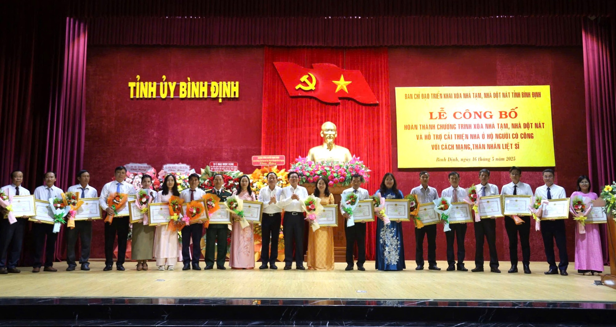 Bình Định hoàn thành xóa nhà tạm, nhà dột nát sớm hơn 7 tháng- Ảnh 2. Bình Định hoàn thành xóa nhà tạm, nhà dột nát sớm hơn 7 tháng- Ảnh 2.