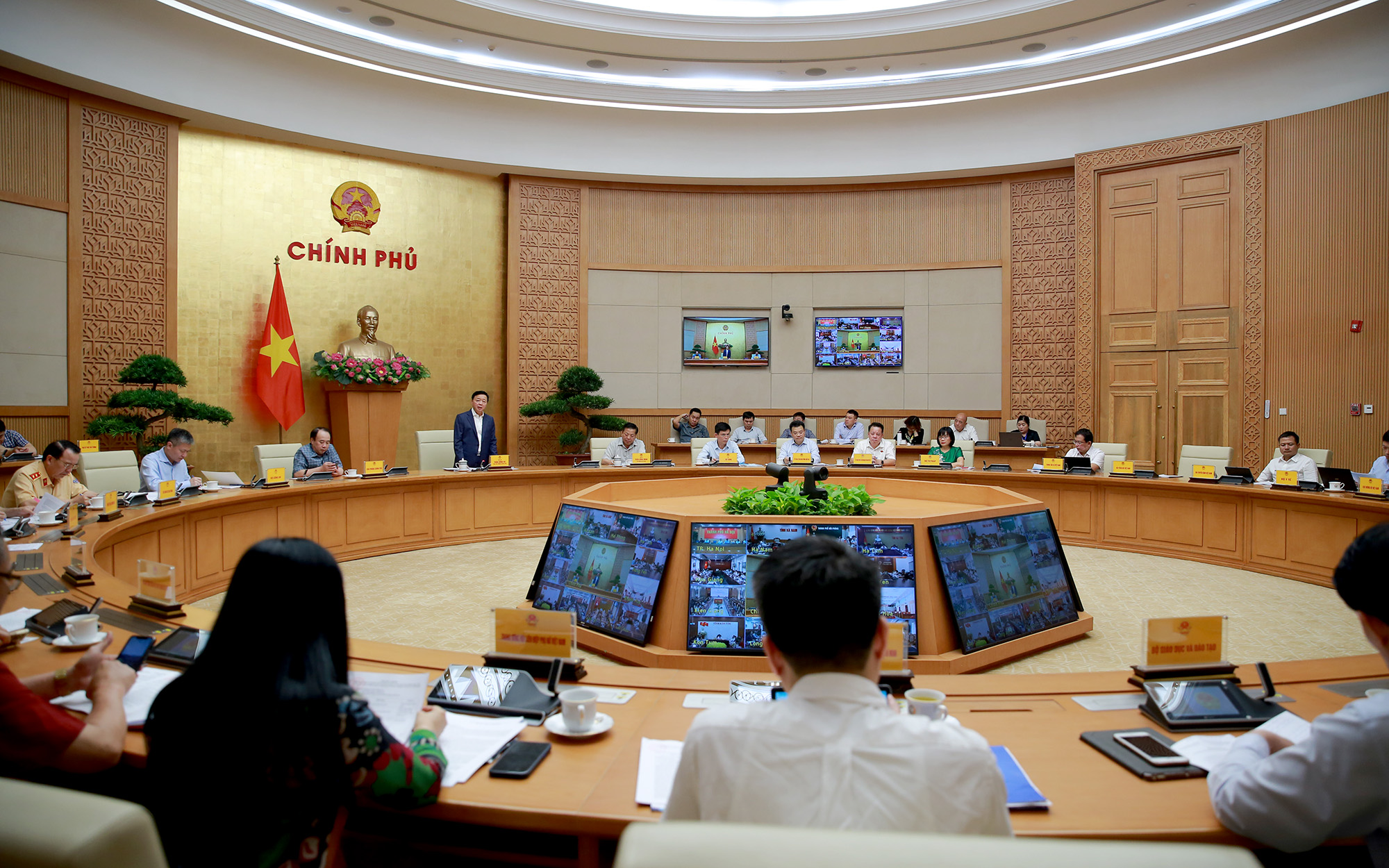 Hành động quyết liệt, trách nhiệm hơn nữa để tiếp tục kéo giảm tai nạn giao thông- Ảnh 5. Hành động quyết liệt, trách nhiệm hơn nữa để tiếp tục kéo giảm tai nạn giao thông- Ảnh 5.