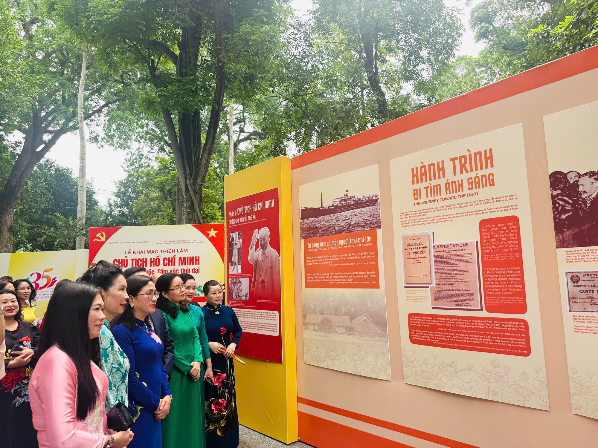 Khai mạc Triển lãm ‘Chủ tịch Hồ Chí Minh - Tinh hoa dân tộc, Tầm vóc thời đại’- Ảnh 2. Khai mạc Triển lãm ‘Chủ tịch Hồ Chí Minh - Tinh hoa dân tộc, Tầm vóc thời đại’- Ảnh 2.