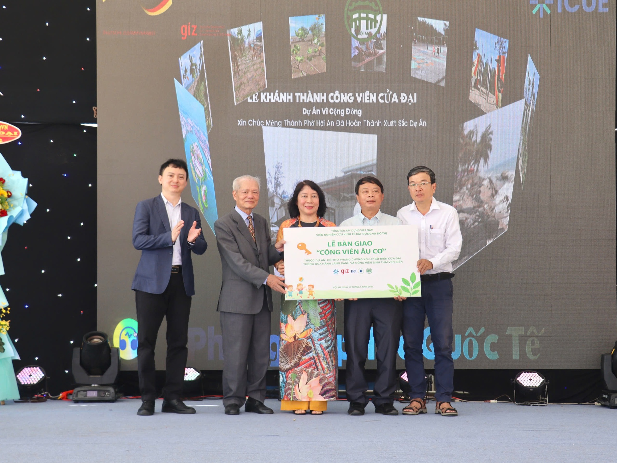 Khánh thành và bàn giao 'Hành lang xanh' phòng, chống xói lở bờ biển Hội An- Ảnh 1. Khánh thành và bàn giao 'Hành lang xanh' phòng, chống xói lở bờ biển Hội An- Ảnh 1.