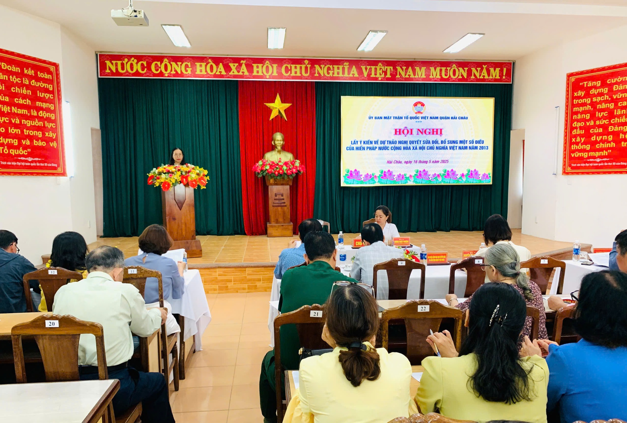 Sửa đổi Hiến pháp năm 2013: Kỳ vọng vào cuộc cách mạng tinh gọn bộ máy- Ảnh 1. Sửa đổi Hiến pháp năm 2013: Kỳ vọng vào cuộc cách mạng tinh gọn bộ máy- Ảnh 1.