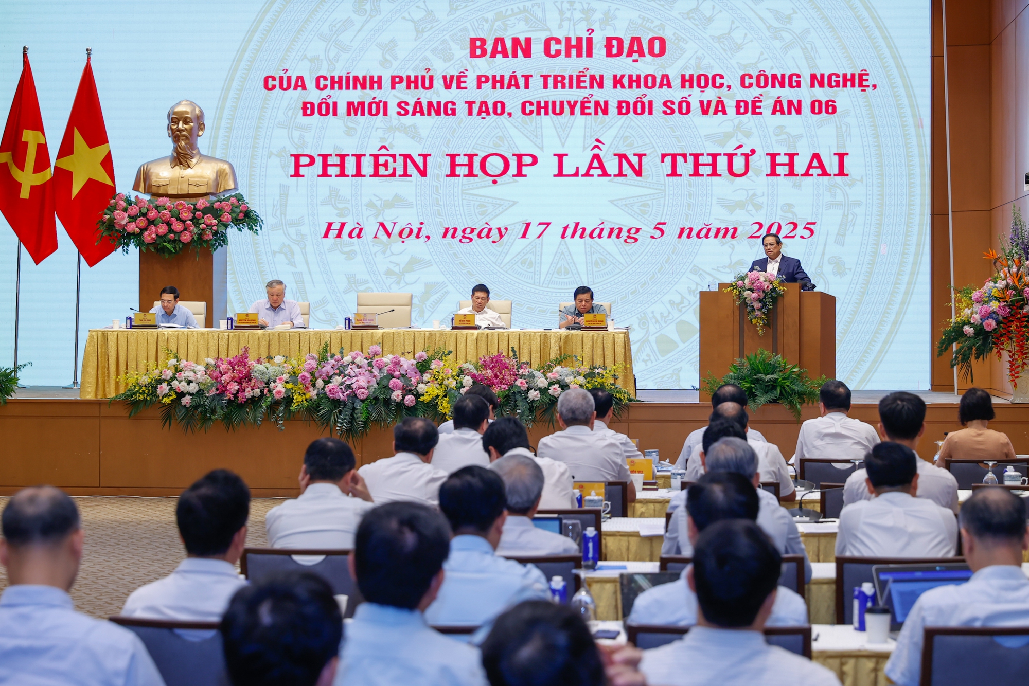 Thủ tướng chủ trì phiên họp Ban Chỉ đạo của Chính phủ về phát triển KHCN, đổi mới sáng tạo, chuyển đổi số và Đề án 06- Ảnh 2. Thủ tướng chủ trì phiên họp Ban Chỉ đạo của Chính phủ về phát triển KHCN, đổi mới sáng tạo, chuyển đổi số và Đề án 06- Ảnh 2.