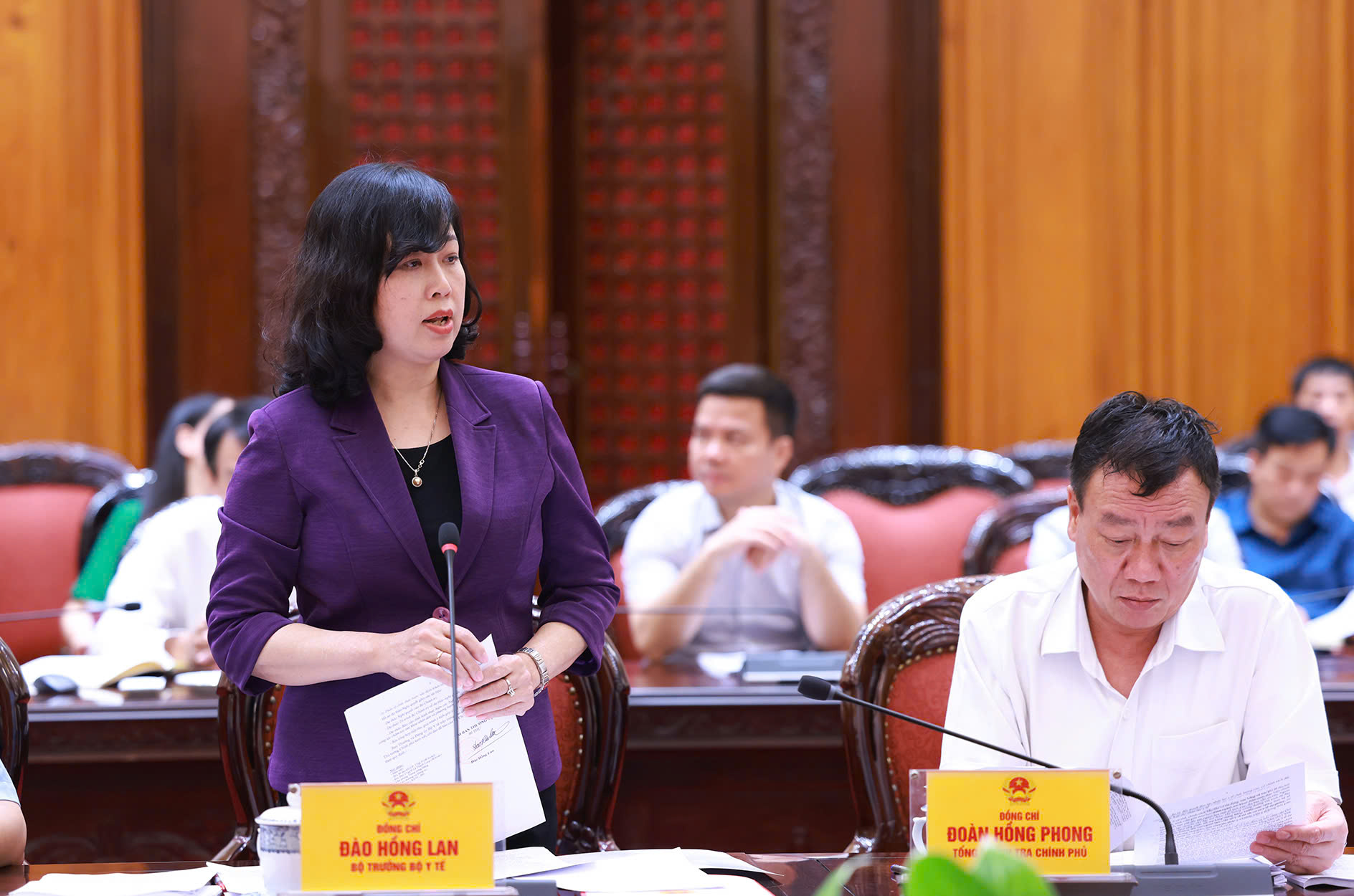Thủ tướng: Tìm những điểm đột phá để xây dựng 2 nghị quyết của Bộ Chính trị về giáo dục - đào tạo và chăm sóc sức khỏe nhân dân- Ảnh 4. Thủ tướng: Tìm những điểm đột phá để xây dựng 2 nghị quyết của Bộ Chính trị về giáo dục - đào tạo và chăm sóc sức khỏe nhân dân- Ảnh 4.