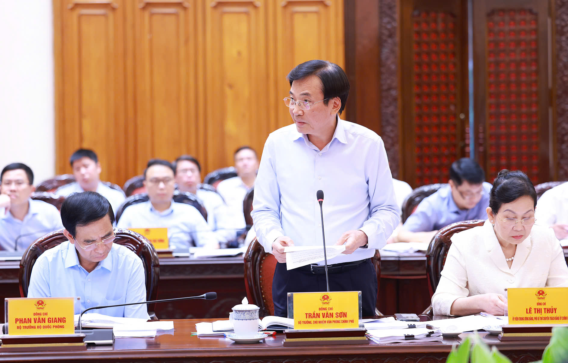 Thủ tướng: Tìm những điểm đột phá để xây dựng 2 nghị quyết của Bộ Chính trị về giáo dục - đào tạo và chăm sóc sức khỏe nhân dân- Ảnh 3. Thủ tướng: Tìm những điểm đột phá để xây dựng 2 nghị quyết của Bộ Chính trị về giáo dục - đào tạo và chăm sóc sức khỏe nhân dân- Ảnh 3.