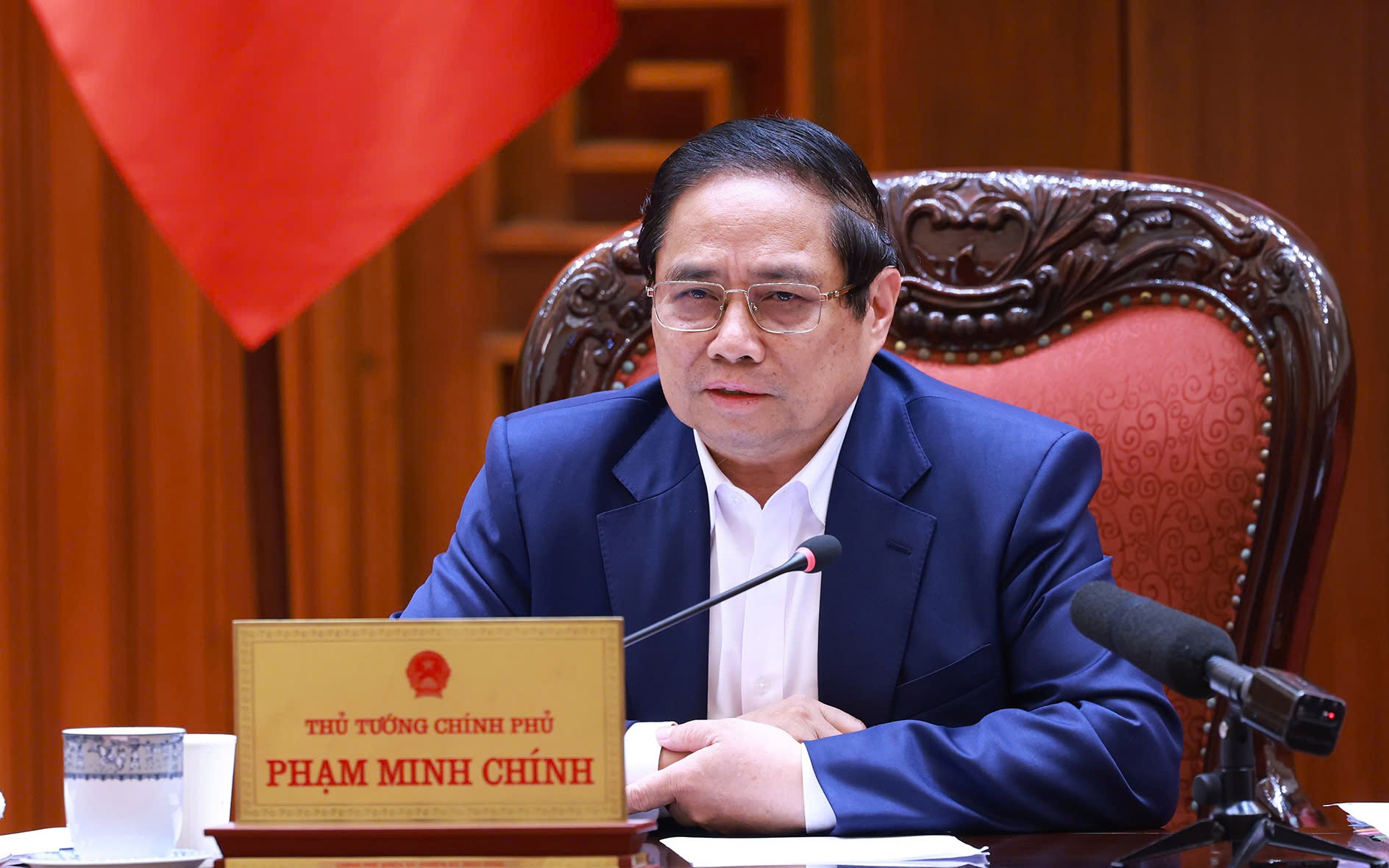 Thủ tướng: Tìm những điểm đột phá để xây dựng 2 nghị quyết của Bộ Chính trị về giáo dục - đào tạo và chăm sóc sức khỏe nhân dân
