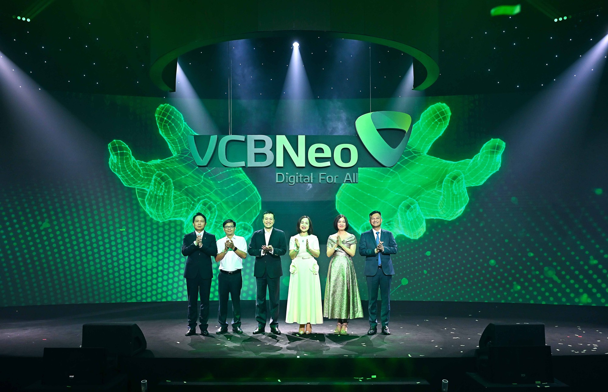 VCBNeo công bố thương hiệu mới và ứng dụng ngân hàng số NeoOne- Ảnh 1. VCBNeo công bố thương hiệu mới và ứng dụng ngân hàng số NeoOne- Ảnh 1.
