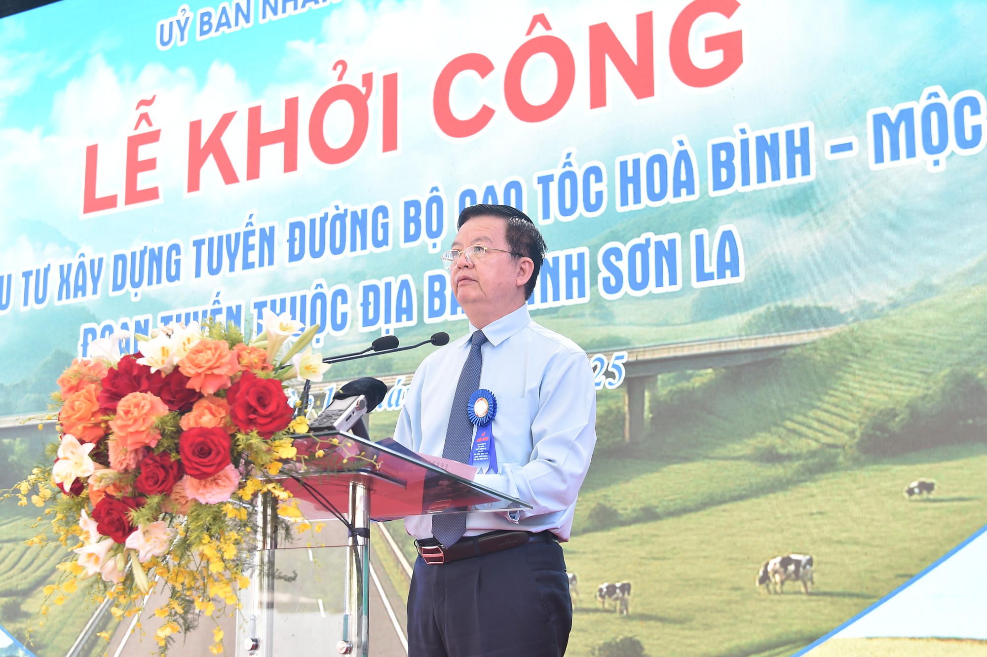 Khởi công Dự án đầu tư xây dựng tuyến đường bộ cao tốc Hòa Bình - Mộc Châu, đoạn tuyến thuộc địa bàn tỉnh Sơn La- Ảnh 2. Khởi công Dự án đầu tư xây dựng tuyến đường bộ cao tốc Hòa Bình - Mộc Châu, đoạn tuyến thuộc địa bàn tỉnh Sơn La- Ảnh 2.