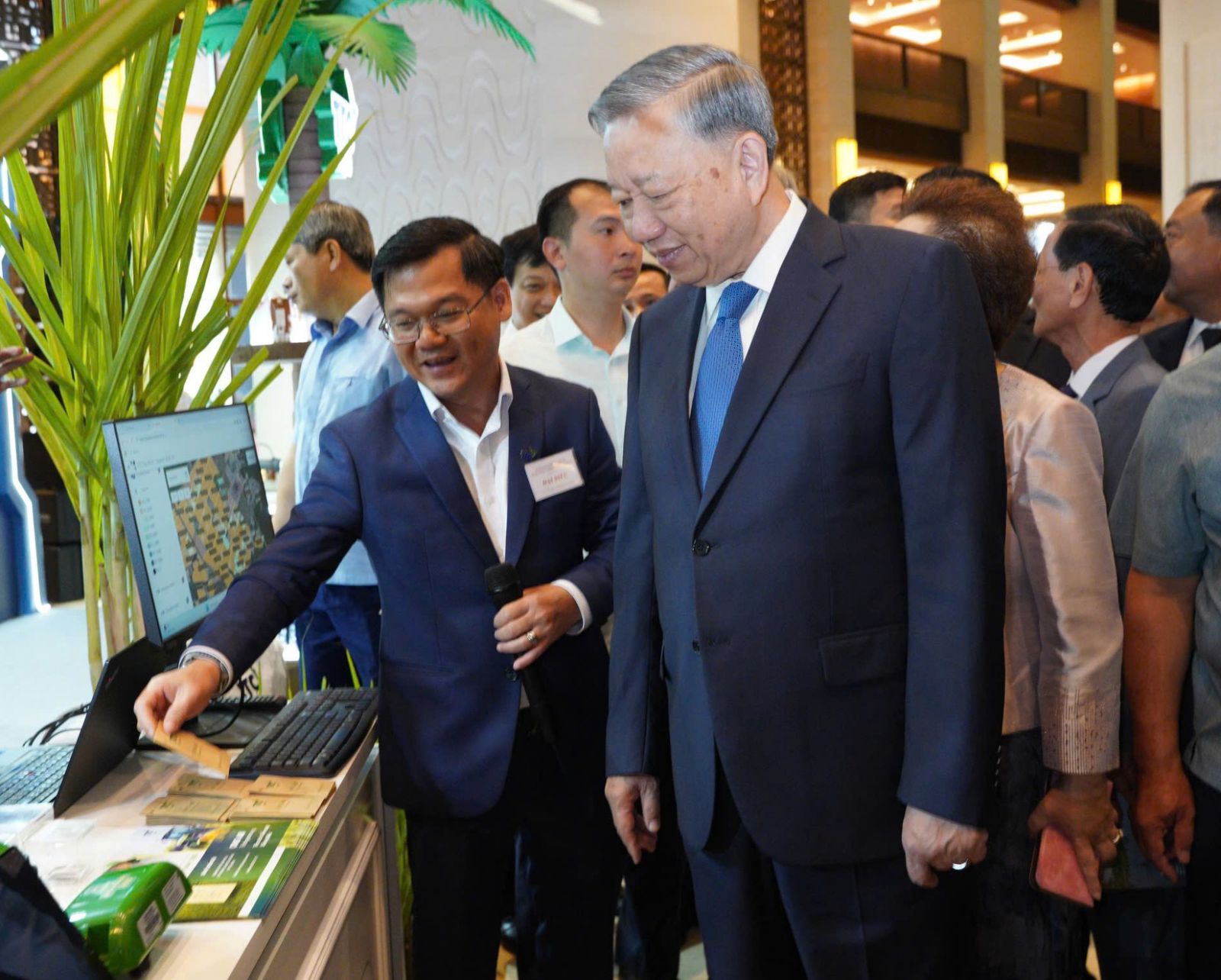 Thủ tướng: Thương trường là chiến trường, cần tạo động lực, truyền cảm hứng cho doanh nhân và phát động toàn dân thi đua làm giàu- Ảnh 10. Thủ tướng: Thương trường là chiến trường, cần tạo động lực, truyền cảm hứng cho doanh nhân và phát động toàn dân thi đua làm giàu- Ảnh 10.