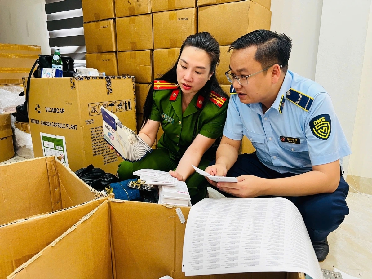 Mở đợt tấn công cao điểm đấu tranh ngăn chặn thuốc, mỹ phẩm, thực phẩm giả trên cả nước- Ảnh 2. Mở đợt tấn công cao điểm đấu tranh ngăn chặn thuốc, mỹ phẩm, thực phẩm giả trên cả nước- Ảnh 2.