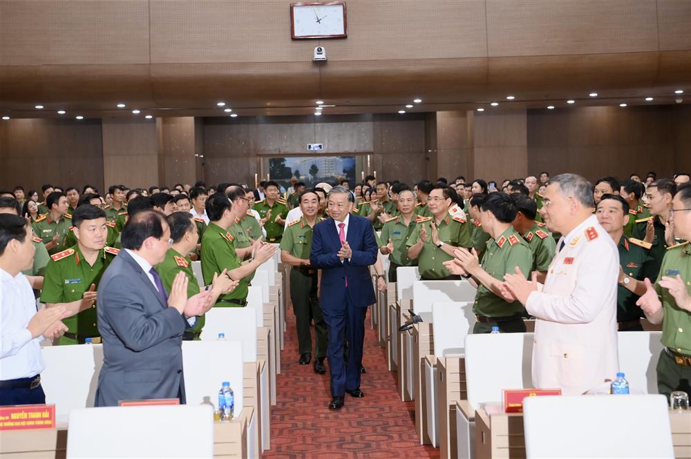 Bộ Công an tổng kết 10 năm đẩy mạnh học tập và làm theo tư tưởng, đạo đức, phong cách Hồ Chí Minh- Ảnh 1. Bộ Công an tổng kết 10 năm đẩy mạnh học tập và làm theo tư tưởng, đạo đức, phong cách Hồ Chí Minh- Ảnh 1.