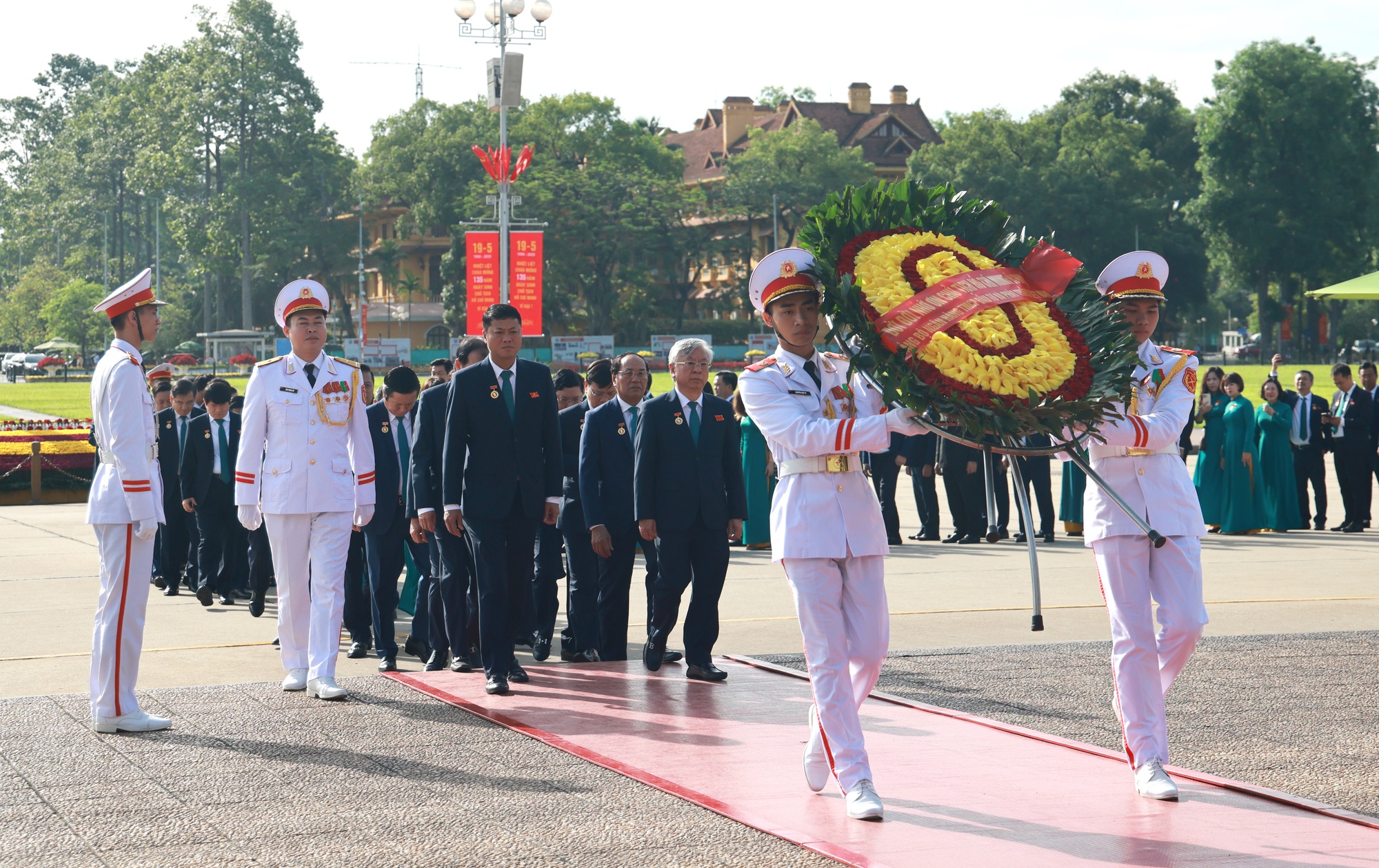 Xây dựng BIDV trở thành một ngân hàng thương mại Nhà nước trụ cột có quy mô lớn- Ảnh 8. Xây dựng BIDV trở thành một ngân hàng thương mại Nhà nước trụ cột có quy mô lớn- Ảnh 8.