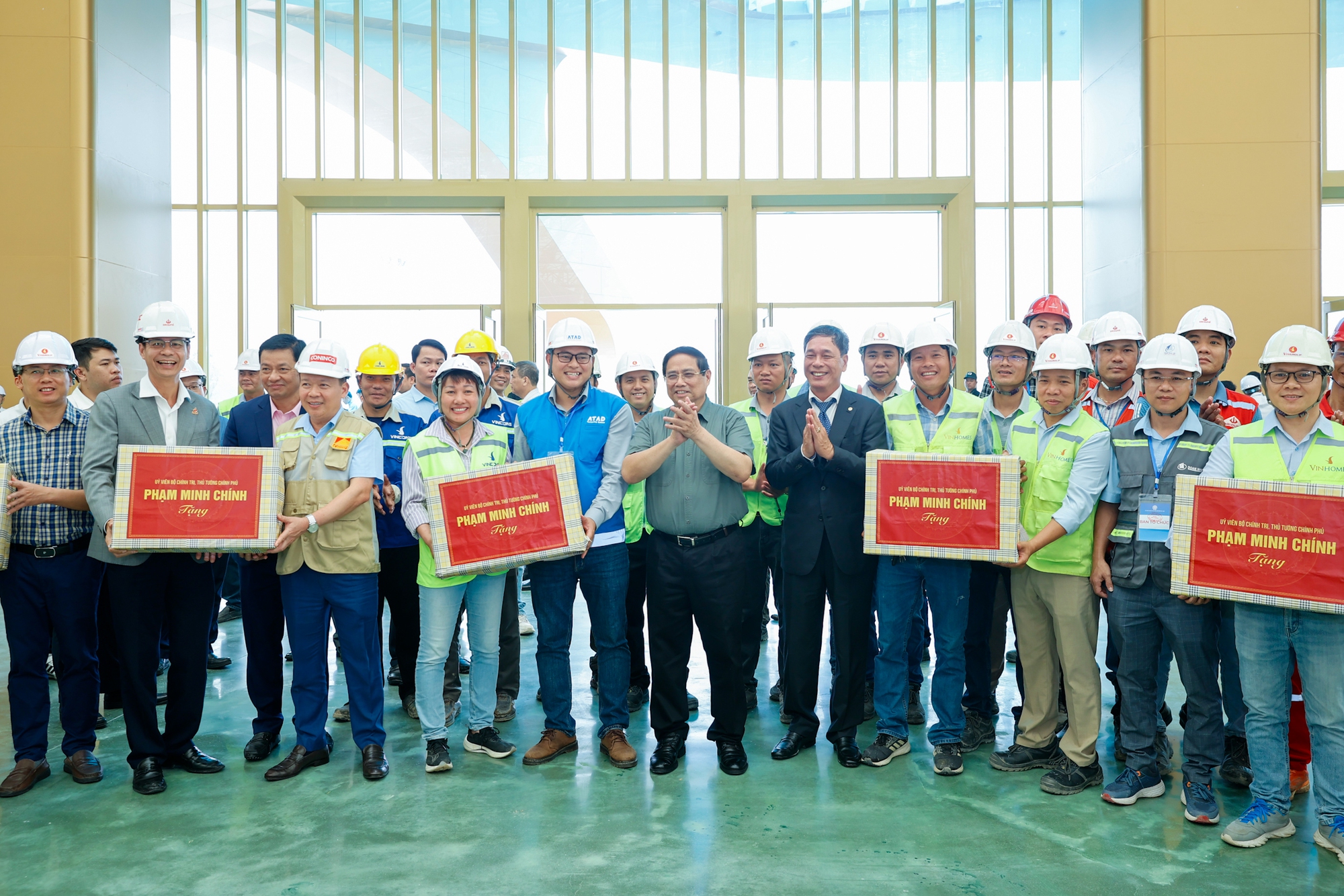 Thủ tướng: Xây dựng Trung tâm Hội chợ Triển lãm Quốc gia xứng tầm truyền thống văn hóa – lịch sử và sự phát triển của đất nước- Ảnh 4. Thủ tướng: Xây dựng Trung tâm Hội chợ Triển lãm Quốc gia xứng tầm truyền thống văn hóa – lịch sử và sự phát triển của đất nước- Ảnh 4.