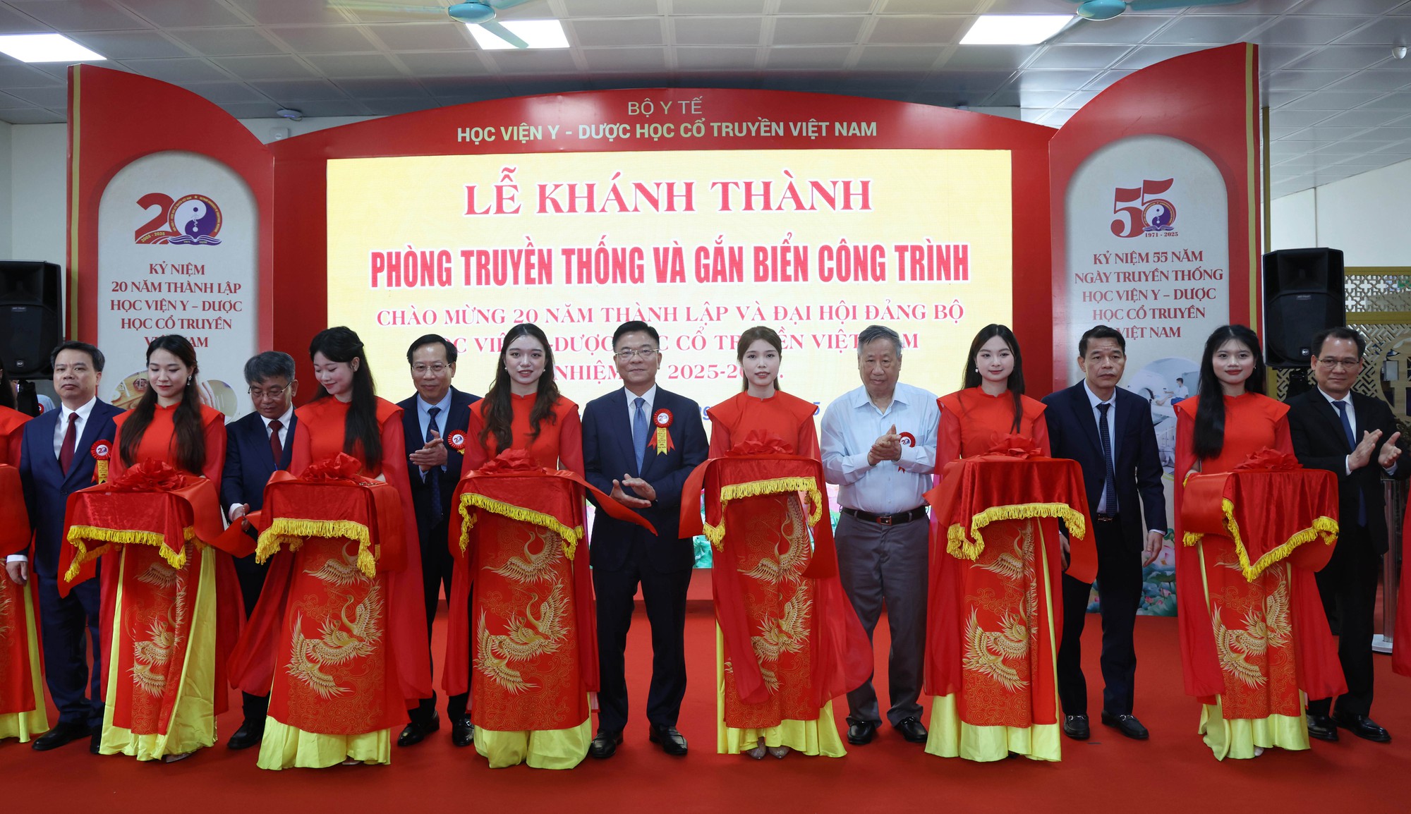Phát triển y học cổ truyền là bảo tồn bản sắc, thể hiện tinh thần tự cường dân tộc- Ảnh 3. Phát triển y học cổ truyền là bảo tồn bản sắc, thể hiện tinh thần tự cường dân tộc- Ảnh 3.