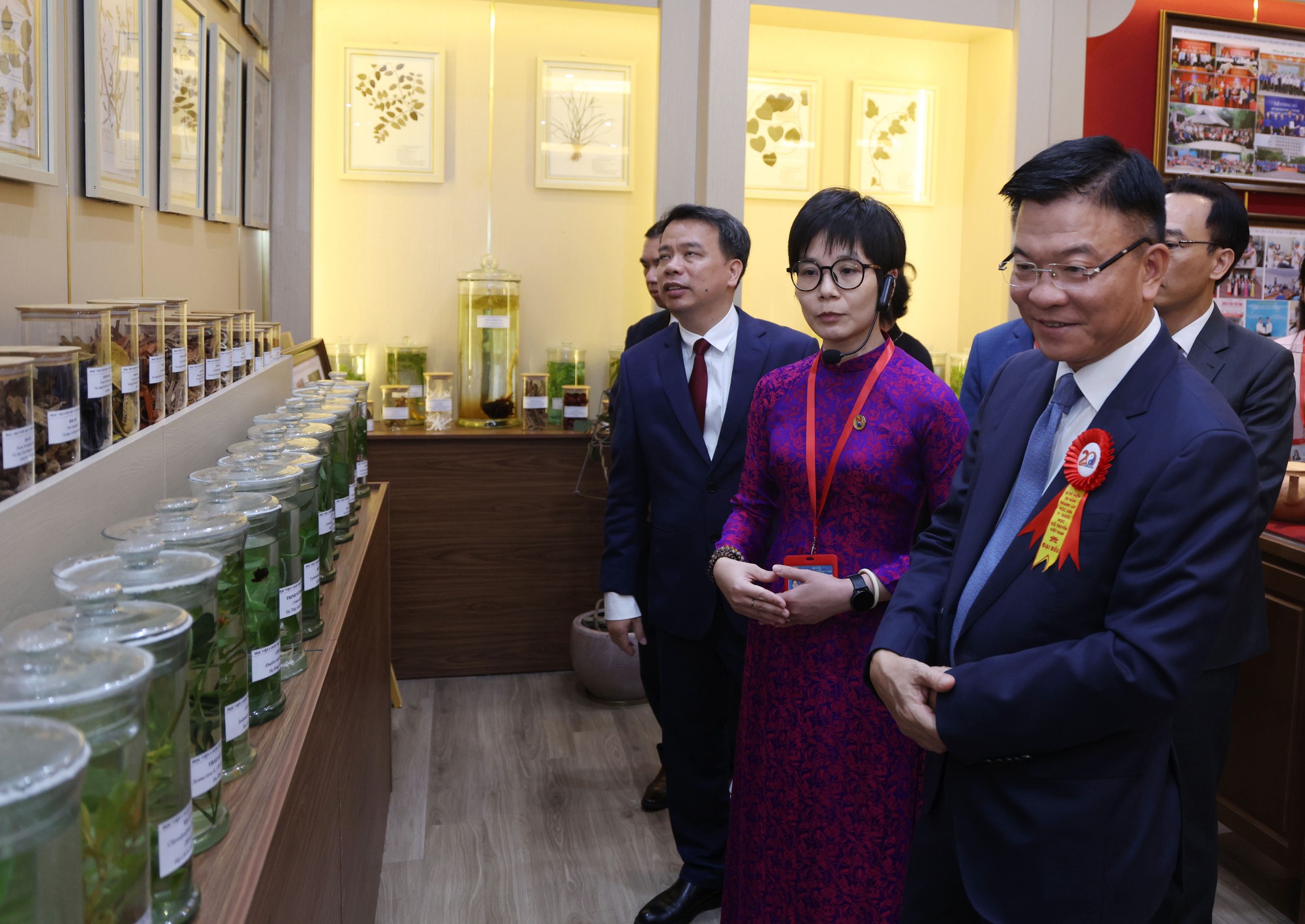 Phát triển y học cổ truyền là bảo tồn bản sắc, thể hiện tinh thần tự cường dân tộc- Ảnh 5. Phát triển y học cổ truyền là bảo tồn bản sắc, thể hiện tinh thần tự cường dân tộc- Ảnh 5.