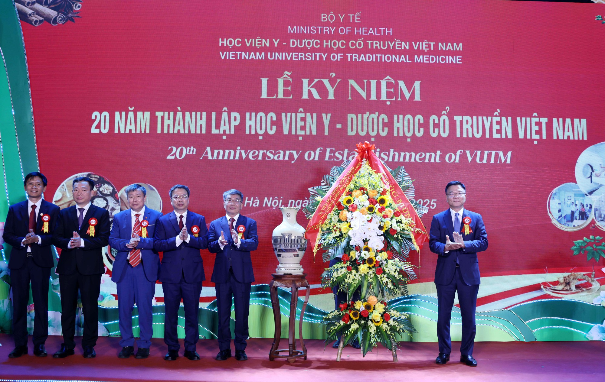 Phát triển y học cổ truyền là bảo tồn bản sắc, thể hiện tinh thần tự cường dân tộc- Ảnh 2. Phát triển y học cổ truyền là bảo tồn bản sắc, thể hiện tinh thần tự cường dân tộc- Ảnh 2.