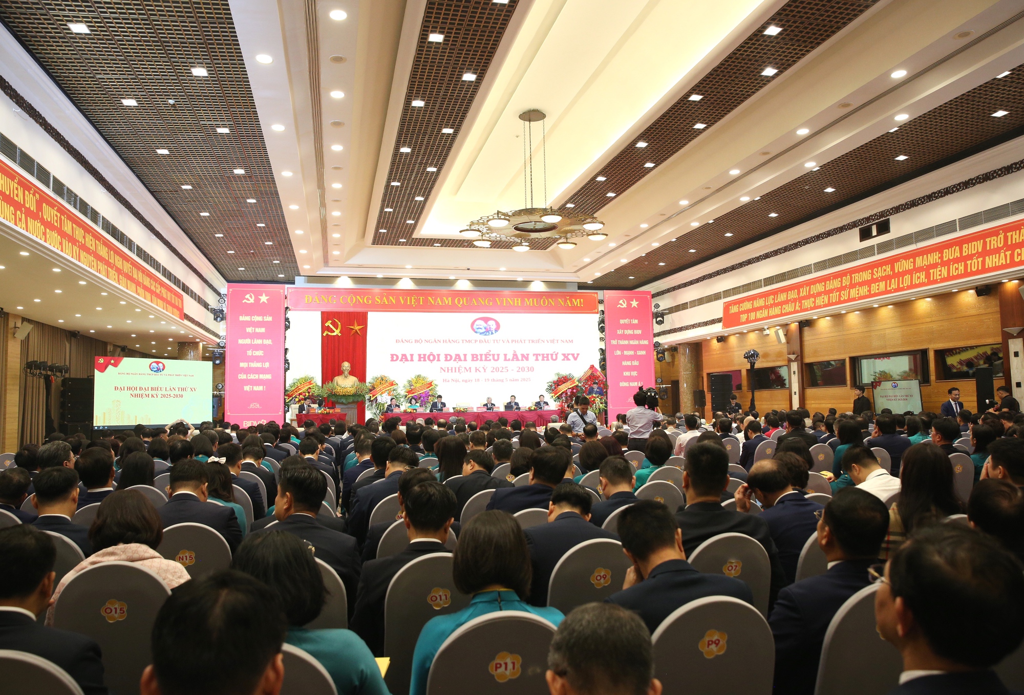 Xây dựng BIDV trở thành một ngân hàng thương mại Nhà nước trụ cột có quy mô lớn- Ảnh 7. Xây dựng BIDV trở thành một ngân hàng thương mại Nhà nước trụ cột có quy mô lớn- Ảnh 7.
