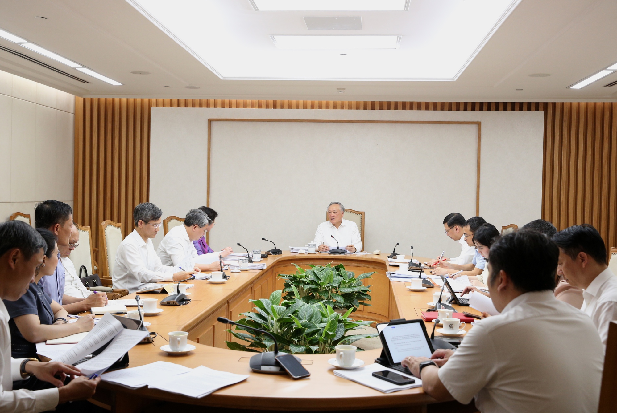 Phó Thủ tướng Thường trực làm việc với Bộ Nội vụ về rà soát, xây dựng Nghị định về phân cấp, phân quyền- Ảnh 2. Phó Thủ tướng Thường trực làm việc với Bộ Nội vụ về rà soát, xây dựng Nghị định về phân cấp, phân quyền- Ảnh 2.