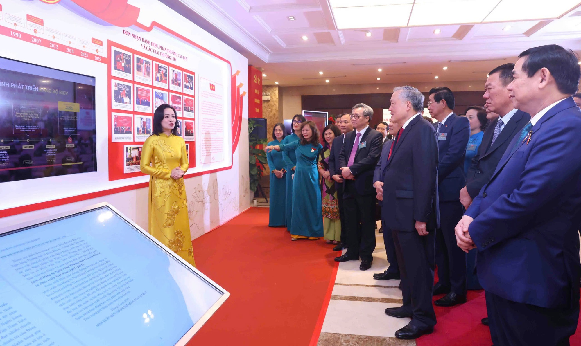 Xây dựng BIDV trở thành một ngân hàng thương mại Nhà nước trụ cột có quy mô lớn- Ảnh 1. Xây dựng BIDV trở thành một ngân hàng thương mại Nhà nước trụ cột có quy mô lớn- Ảnh 1.