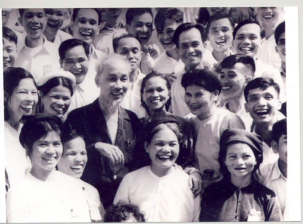 Chủ tịch Hồ Chí Minh, tấm gương sáng ngời khí phách Việt Nam- Ảnh 1. Chủ tịch Hồ Chí Minh, tấm gương sáng ngời khí phách Việt Nam- Ảnh 1.
