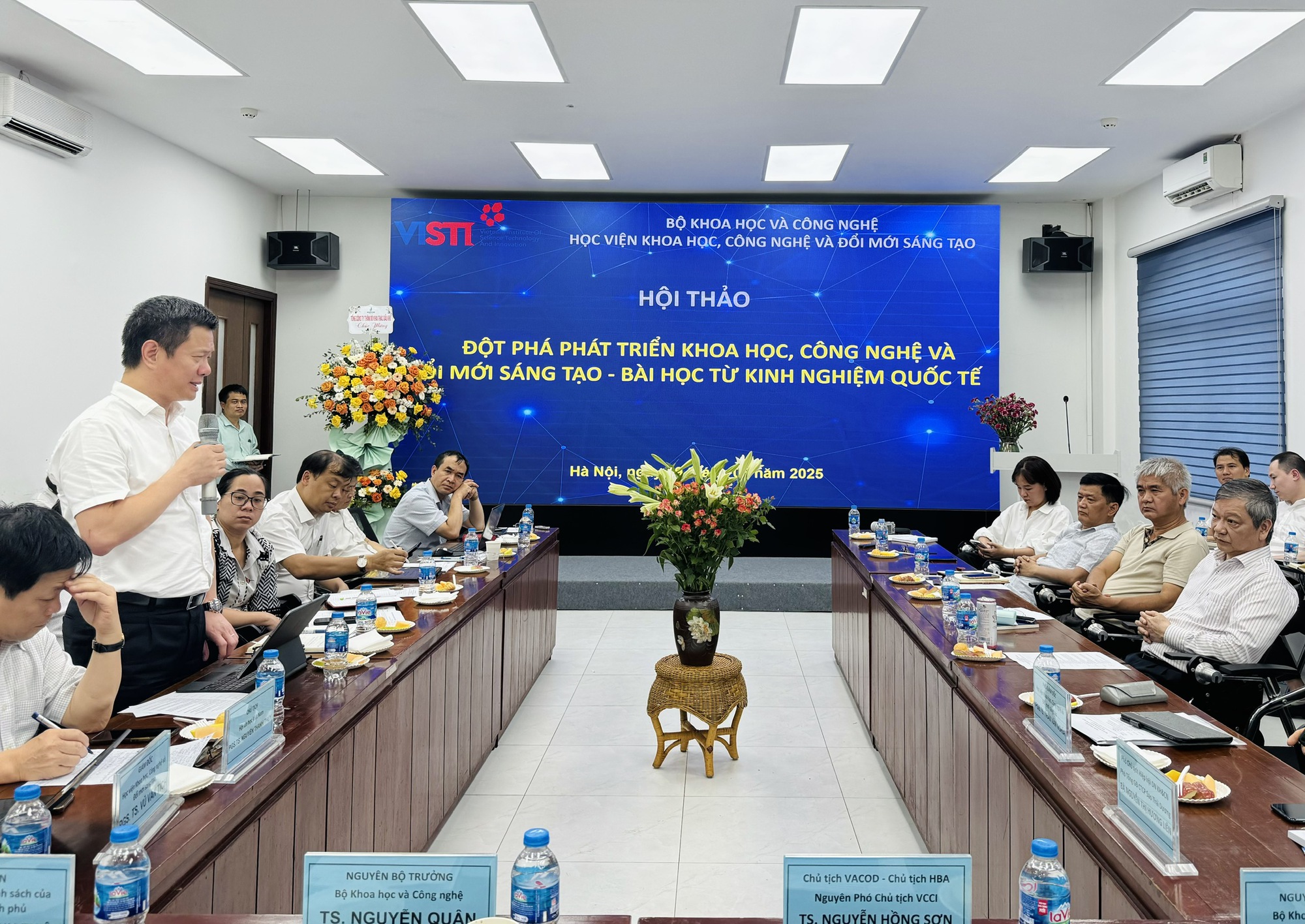 Triển khai Nghị quyết 57: Cần một cuộc 'chạy đua' thực sự để không lỡ nhịp bứt phá- Ảnh 2.