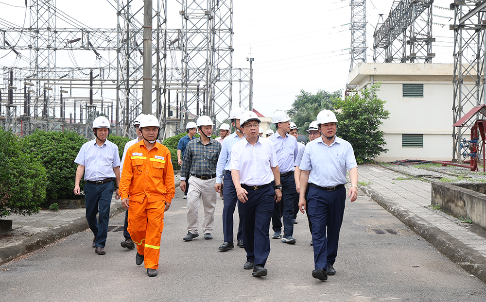 Đảm bảo truyền tải điện an toàn, liên tục, ổn định là mục tiêu cao nhất- Ảnh 1. Đảm bảo truyền tải điện an toàn, liên tục, ổn định là mục tiêu cao nhất- Ảnh 1.