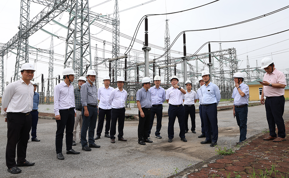 Đảm bảo truyền tải điện an toàn, liên tục, ổn định là mục tiêu cao nhất- Ảnh 2. Đảm bảo truyền tải điện an toàn, liên tục, ổn định là mục tiêu cao nhất- Ảnh 2.