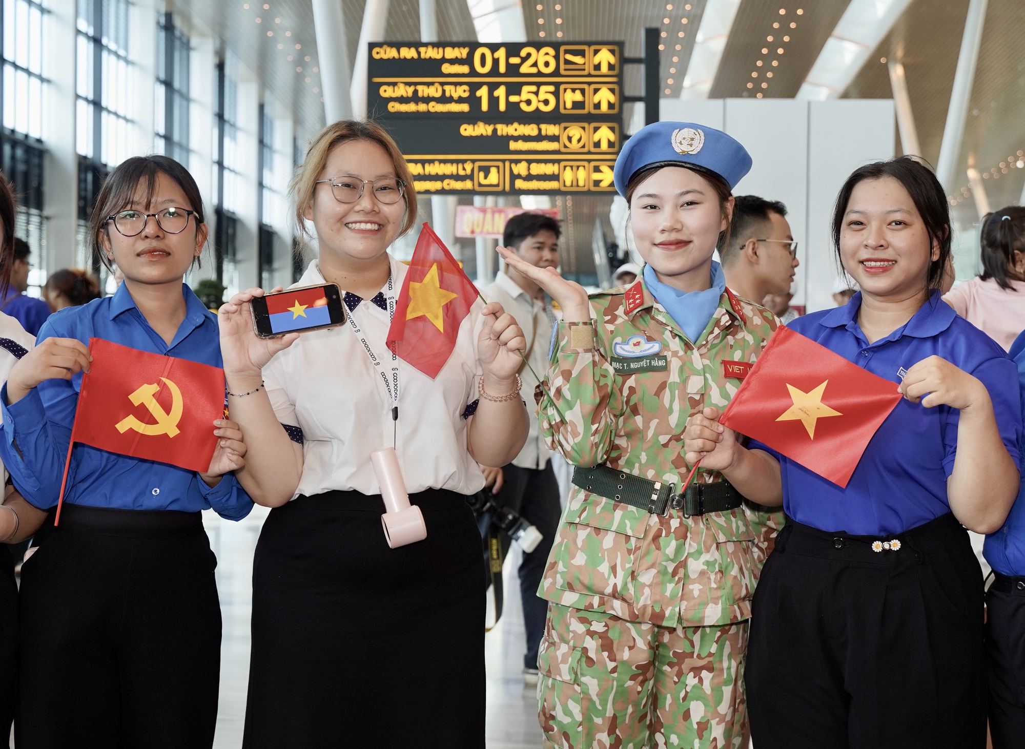 TPHCM tiễn các lực lượng tham gia diễu binh, diễu hành trở về đơn vị- Ảnh 7. TPHCM tiễn các lực lượng tham gia diễu binh, diễu hành trở về đơn vị- Ảnh 7.