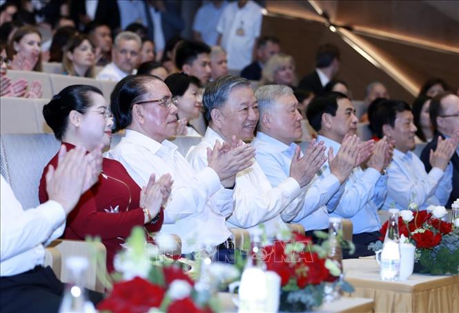 Chương trình nghệ thuật 'Bài ca chiến thắng': Bản hùng ca về lòng yêu nước- Ảnh 1. Chương trình nghệ thuật 'Bài ca chiến thắng': Bản hùng ca về lòng yêu nước- Ảnh 1.