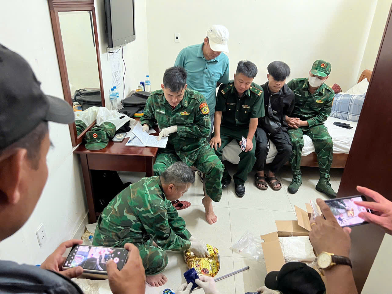 Biên phòng Quảng Trị bắt giữ đối tượng cùng số lượng lớn ma túy- Ảnh 1. Biên phòng Quảng Trị bắt giữ đối tượng cùng số lượng lớn ma túy- Ảnh 1.