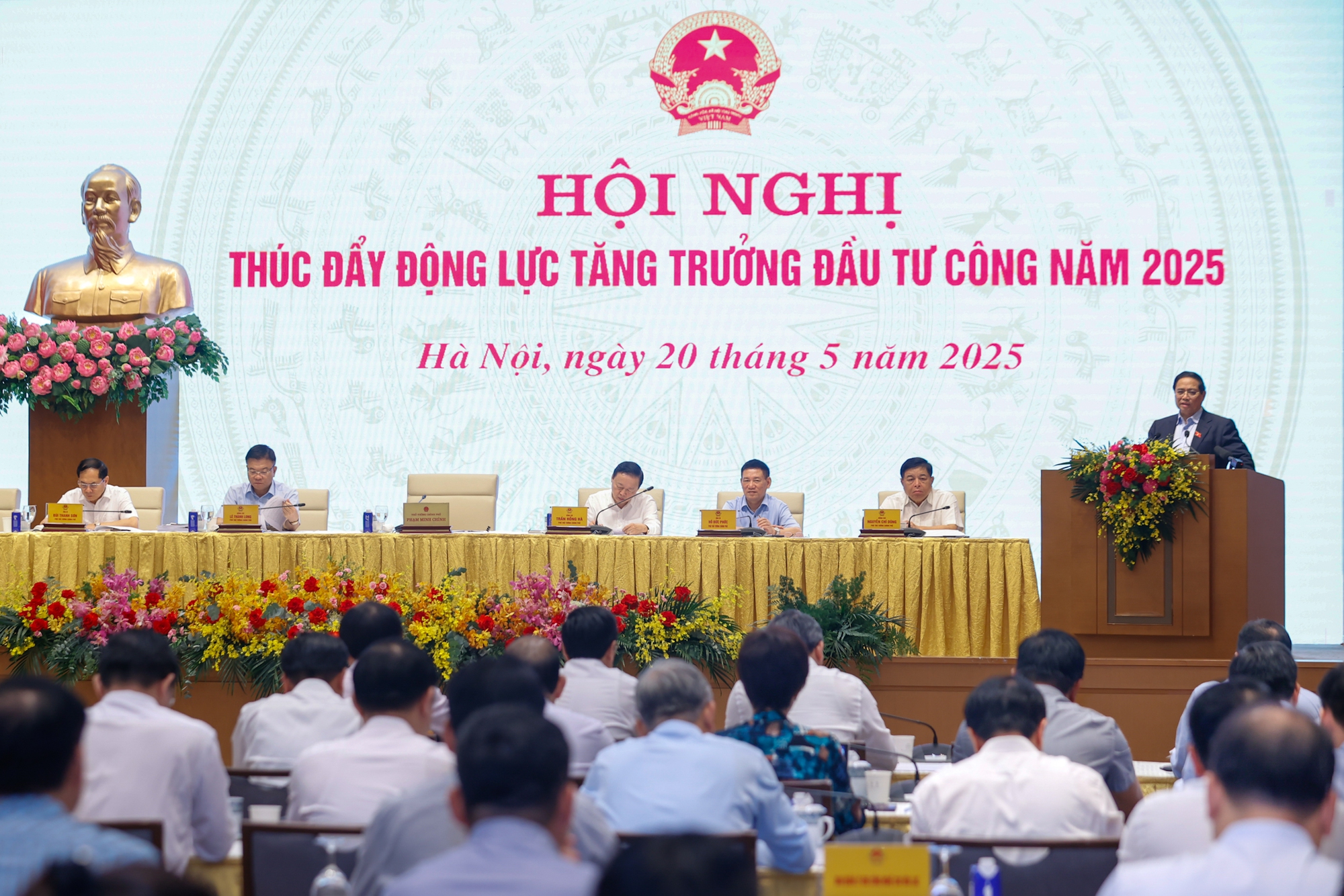 Thủ tướng chủ trì Hội nghị thúc đẩy động lực tăng trưởng đầu tư công- Ảnh 1.
